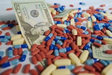آمریکا اجازه نمی‌دهد پول خرید دارو از شرکت‌های خارجی منتقل شود