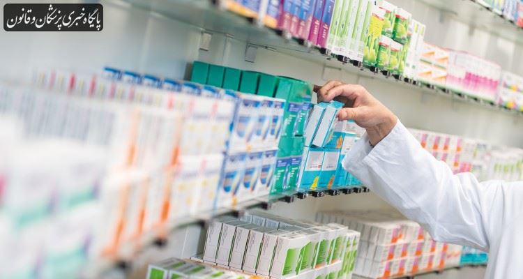 تجمع اعتراضی داروسازان نسبت به حذف حق فنی داروخانهها تجمع اعتراضی داروسازان نسبت به حذف حق فنی داروخانهها