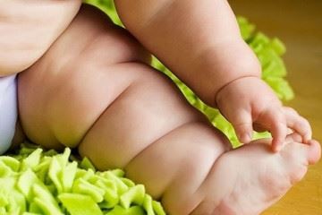 چاقی در کودکی و عوارض آن در بزرگسالی