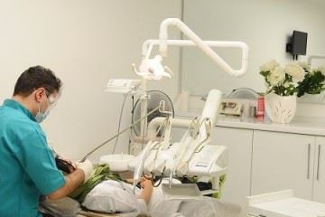 در شرایط بحران کرونا تنها خدمات دندانپزشکی اورژانس ارائه می‌شود