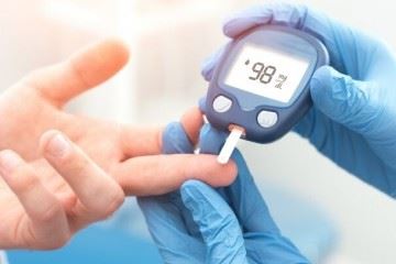 دیابتی‌ها به خصوص افرادی که قند خون طبیعی دارند از کرونا نترسند
