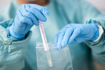 استفاده از کیت های تشخیص سریع کرونا کمک بزرگی به کنترل پاندمی کرونا می‌کند