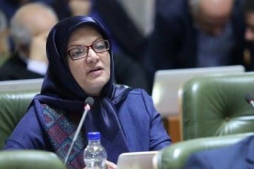 وزیر بهداشت در شرایط سختی نظام سلامت را مدیریت می‌کند