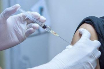 بررسی واکسیناسیون کرونا برای افراد ۱۲ تا ۱۸ سال