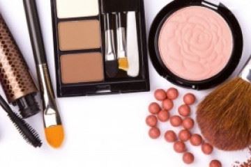 اقلام آرایشی در داروخانه‌ها تنها با مجوز سازمان غذا و دارو عرضه می‌شود