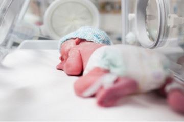 انتقال ویروس کرونا از مادر به نوزاد نادر است