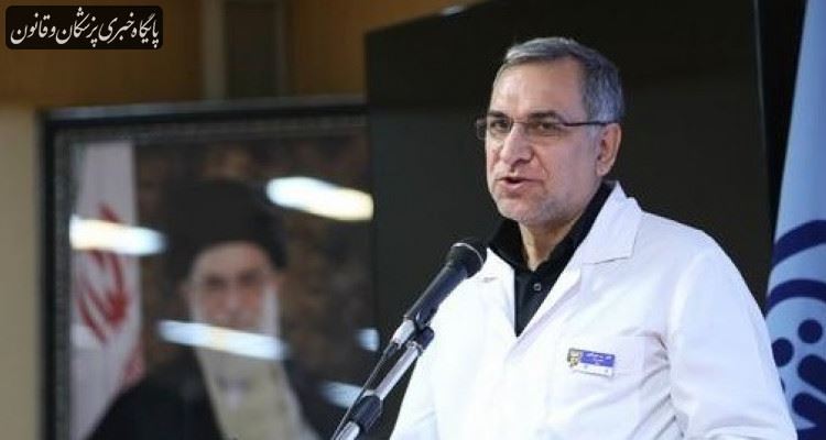 کار را با حضور در میان کادر درمان آغاز کردم