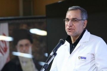 کار را با حضور در میان کادر درمان آغاز کردم