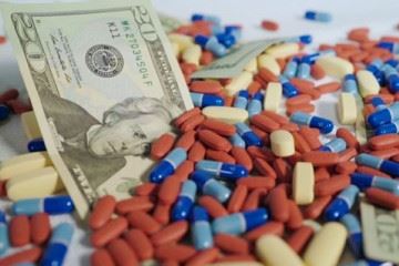 با قیمت گذاری مواد اولیه دارویی موافق نیستیم