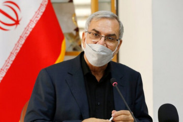 طبق قانون با مافیای دارو برخورد می‌کنیم