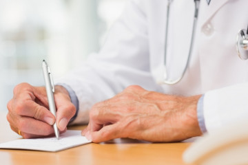 لزوم بررسی پروانه طبابت و تخصص قبل از مراجعه به پزشک