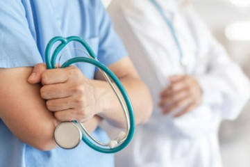 آیا تربیت "دستیار پزشک" در آموزشگاه‌های خصوصی قانونی است؟