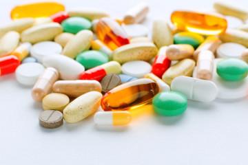 واردات دارو راه حلی برای جبران کمبود دارویی کشور است