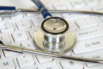 هر سال شاهد جنگِ تعرفه بین جامعه پزشکی و شورای عالی بیمه هستیم