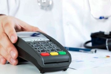 استثنا کردن پزشکان برای الزام در استفاده از کارتخوان شائبه‌ ایجاد می‌کند