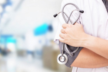 نامرئی کردن ضعف‌های ساختاری حوزه سلامت با حمله به پزشکان