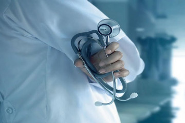 اخراج و بازنشستگی اجباری ۱۰۰ پزشک در دو هفته اخیر