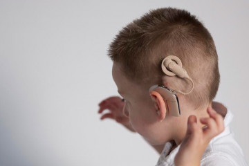 توزیع پردازشگر شنوایی برای ۲۶۰۰ بیمار نیازمند