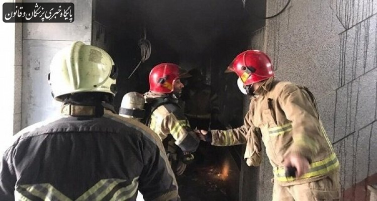 آتشسوزی در یک کلینیک درمانی در چهارراه ولیعصر تهران آتشسوزی در یک کلینیک درمانی در چهارراه ولیعصر تهران