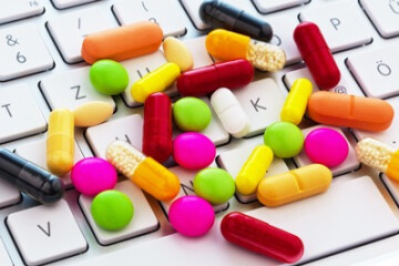 انجمن داروسازان با شیوه‌ عرضه دارو از طریق سکوهای اینترنتی مخالف است