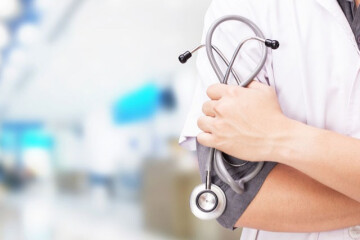دستورالعمل های وزارت بهداشت پزشکان را از سیستم دولتی فراری می‌دهد