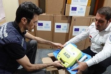 افزایش ظرفیت پیش بیمارستانی سازمان اورژانس ایران با اهدای ۴۰ دستگاه دفیبریلاتور
