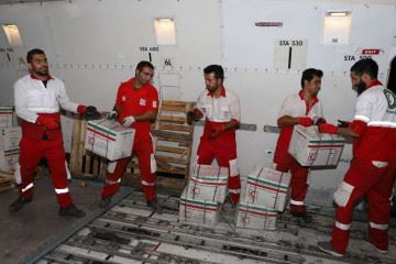 تحویل ۱۰ هزار بسته غذایی به سازمان امداد و نجات برای توزیع در میان سیل زدگان خوزستان