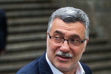 فعلا در زمینه فراهم کردن پانسمان بیماران پروانه‌ای مشکل جدی نداریم