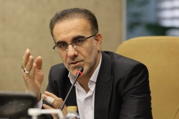 جامعه پزشکی مردانه در میدان ایستاد