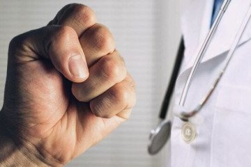 در دوماه گذشته ۳ نفر از ما کتک خورده‌ایم