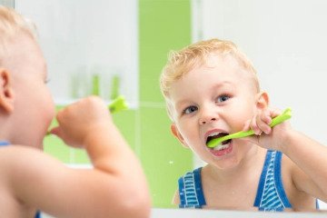 تاکید وزارت بهداشت بر ترویج عادت مسواک‌زدن و مراقبت از دندان شماره ۶ در کودکان