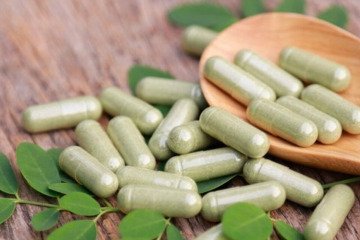 عطاریها حق ورود به حوزه درمان را ندارند عطاریها حق ورود به حوزه درمان را ندارند