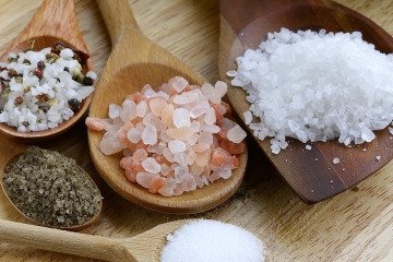 آلودگی میکروبی و فلزات سنگین در نمک‌های دریایی فله