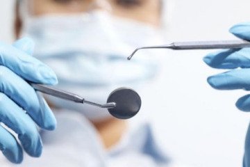 آنچه بیماران HIV باید قبل از مراجعه به دندان‌پزشک بدانند