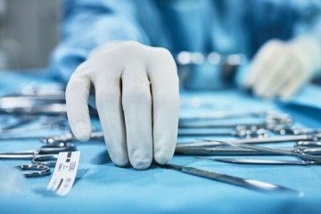 تفاوت ارائه رضایتنامه و برائت‌نامه به پزشک برای درمان و جراح