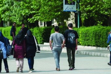 انتقاد از پذیرش دانشجوی سهمیه‌ای در مقاطع بالای تحصیلی