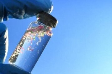 روشی کم‌هزینه و در دسترس برای کاهش ریزپلاستیک‌های آب