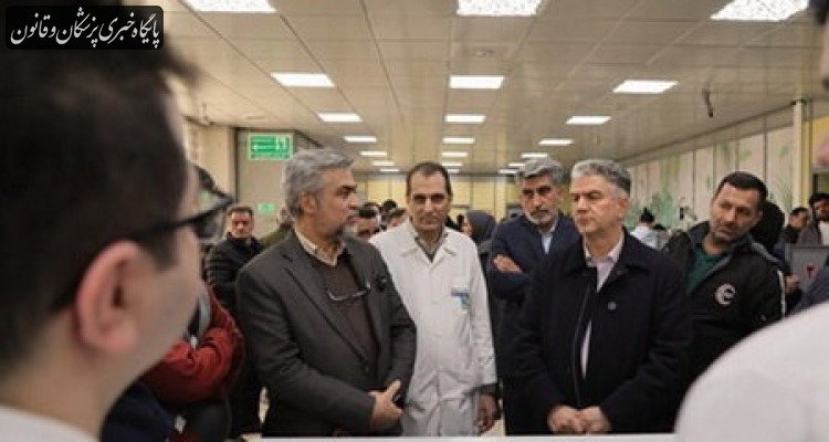 حضور مدیران وزارت بهداشت در بیمارستان فارابی تهران و عیادت از مجروحان حوادث اخیر