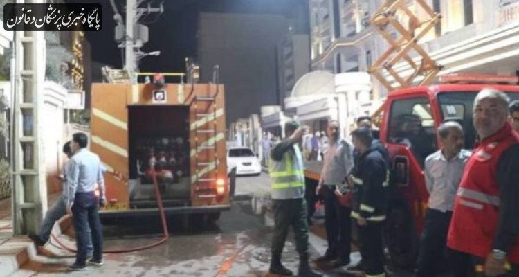 نجات معجزه آسای ۱۵۰ نفر در آتش‌سوزی ساختمان پزشکان در اصفهان