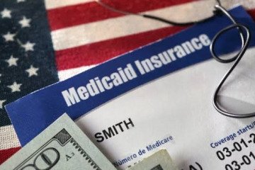 آمریکا یک میلیارد دلار از بودجهٔ مدیکید (Medicaid) کالیفرنیا و مینه‌سوتا را مسدود کرد