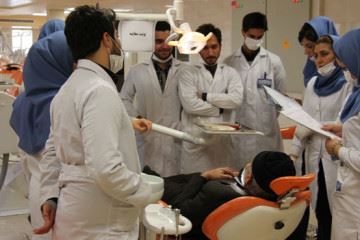 به درخواست وزارت بهداشت تربیت دانشجو در رشته تکنسین سلامت دهان و دندان متوقف شده است