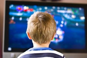 برای کودکان زیر ۵ سال تماشای برنامه های تلویزیون واقعی جلوه می‌‌کند