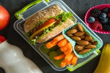 بازنگری سالانه دستورالعمل اقلام غذایی مجاز و غیرمجاز در بوفه‌های مدارس
