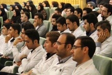 تخلفات دانشجویان علوم پزشکی دانشگاه آزاد در مجلس بررسی می‌شود