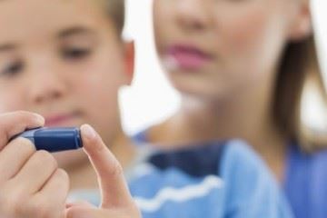 دیابت از شایع ترین بیماری های غدد سنین کودکی است
