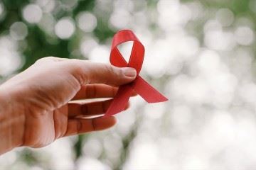 در زمینه قوانین موجود برای بیماری ایدز حتی از کشورهای منطقه نیز عقب‌تر هستیم