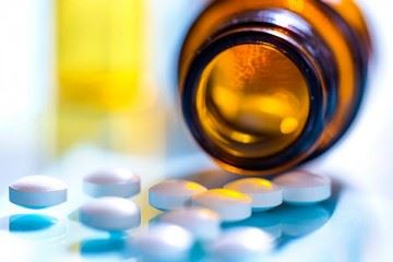 تخلف شرکت‌هاى دارویى مبنی بر فروش داروهاى ژنریک با قیمت داروهاى برند