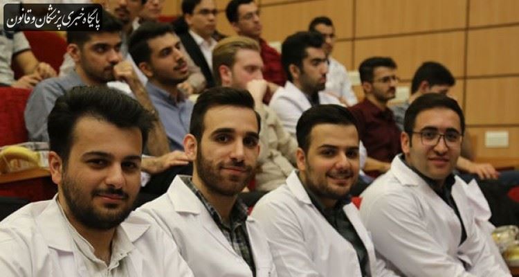 امسال به جای ۸۰ دانشجوی پزشکی ۱۸۰ دانشجو جذب شده است