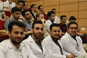 امسال به جای ۸۰ دانشجوی پزشکی ۱۸۰ دانشجو جذب شده است