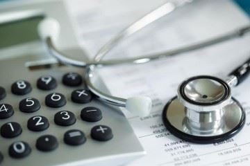 بودجه ۱۵ درصدی وزارت بهداشت جوابگوی بدهی‌های انباشته شده نیست